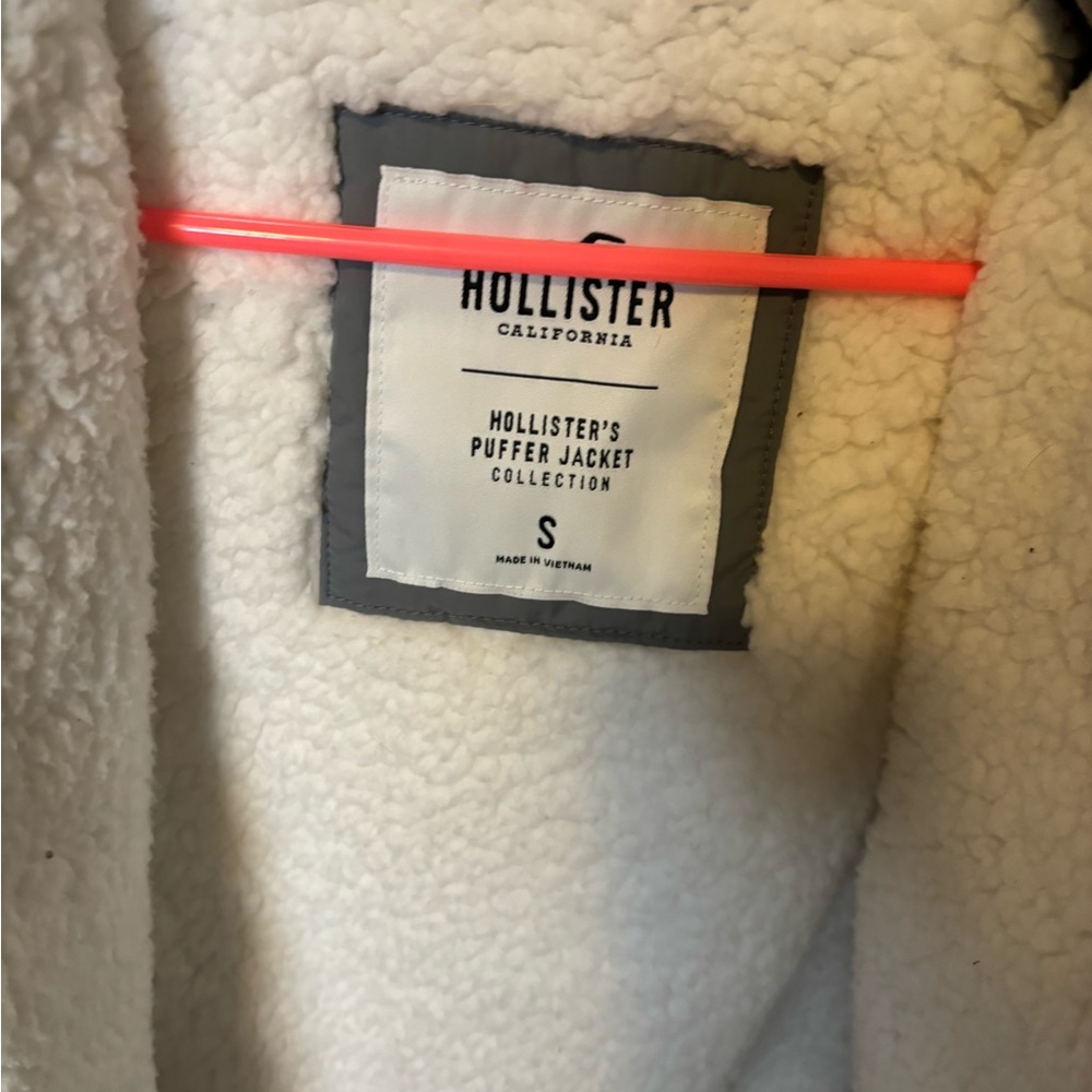 Gray Hollister puffer jacket, white inside with hood